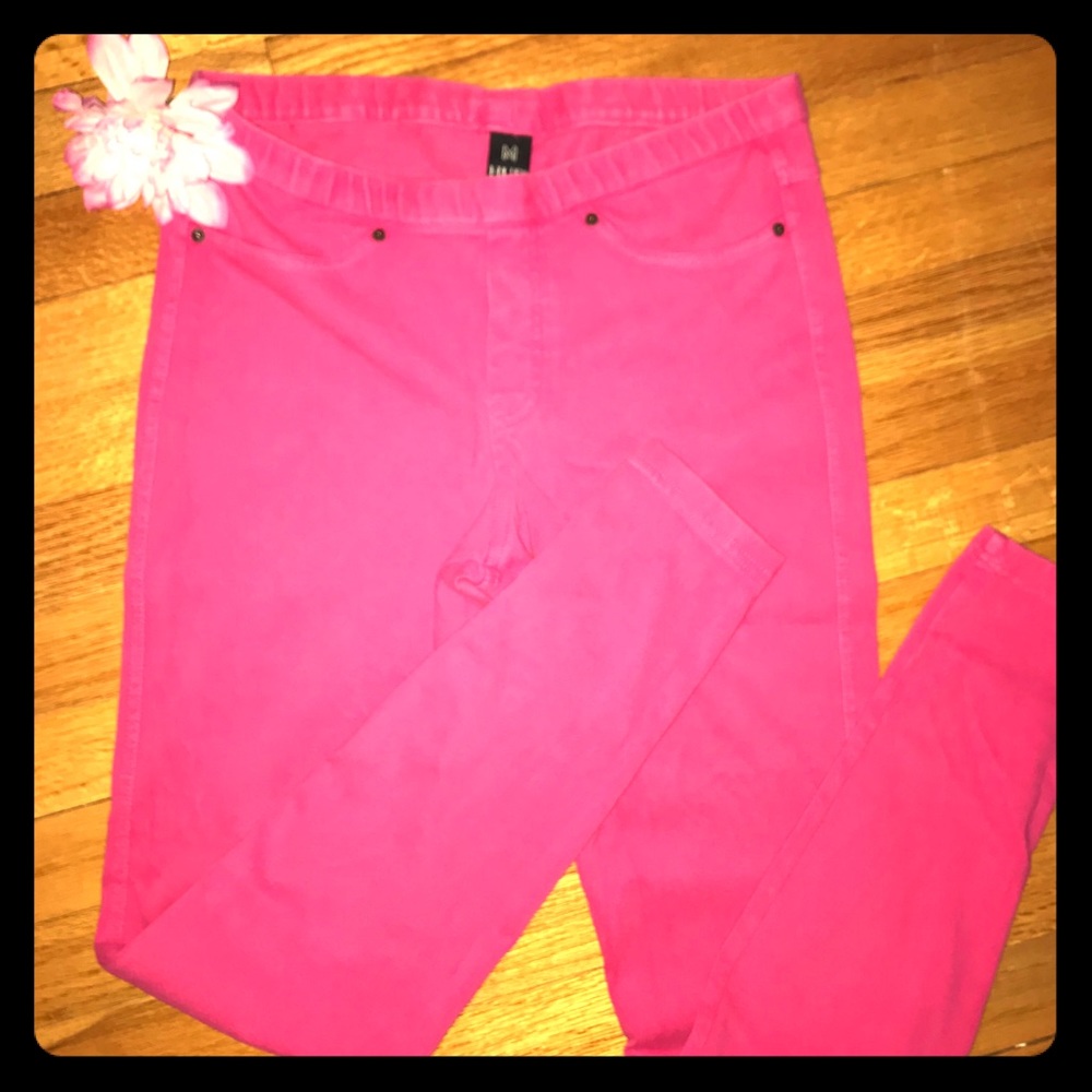 Pink pull up pants with pockets in the back